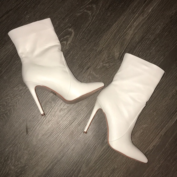 Shoes - NWOT white stiletto booties 8.5